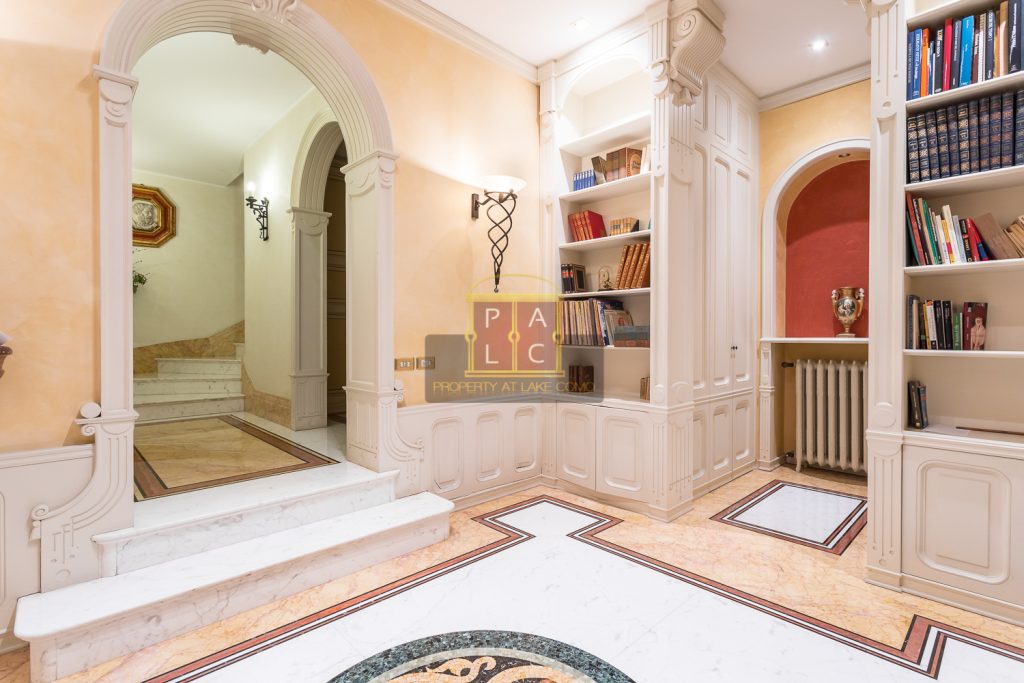 entrance hall in Prestigious villa in Cernobbio for sale