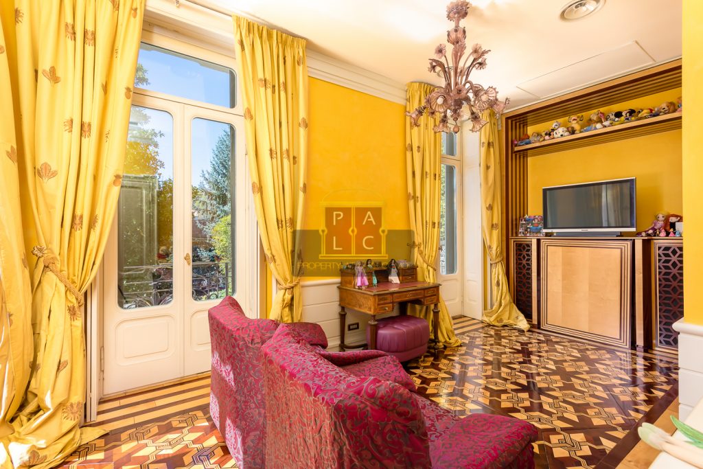 living room in Prestigious villa in Cernobbio for sale
