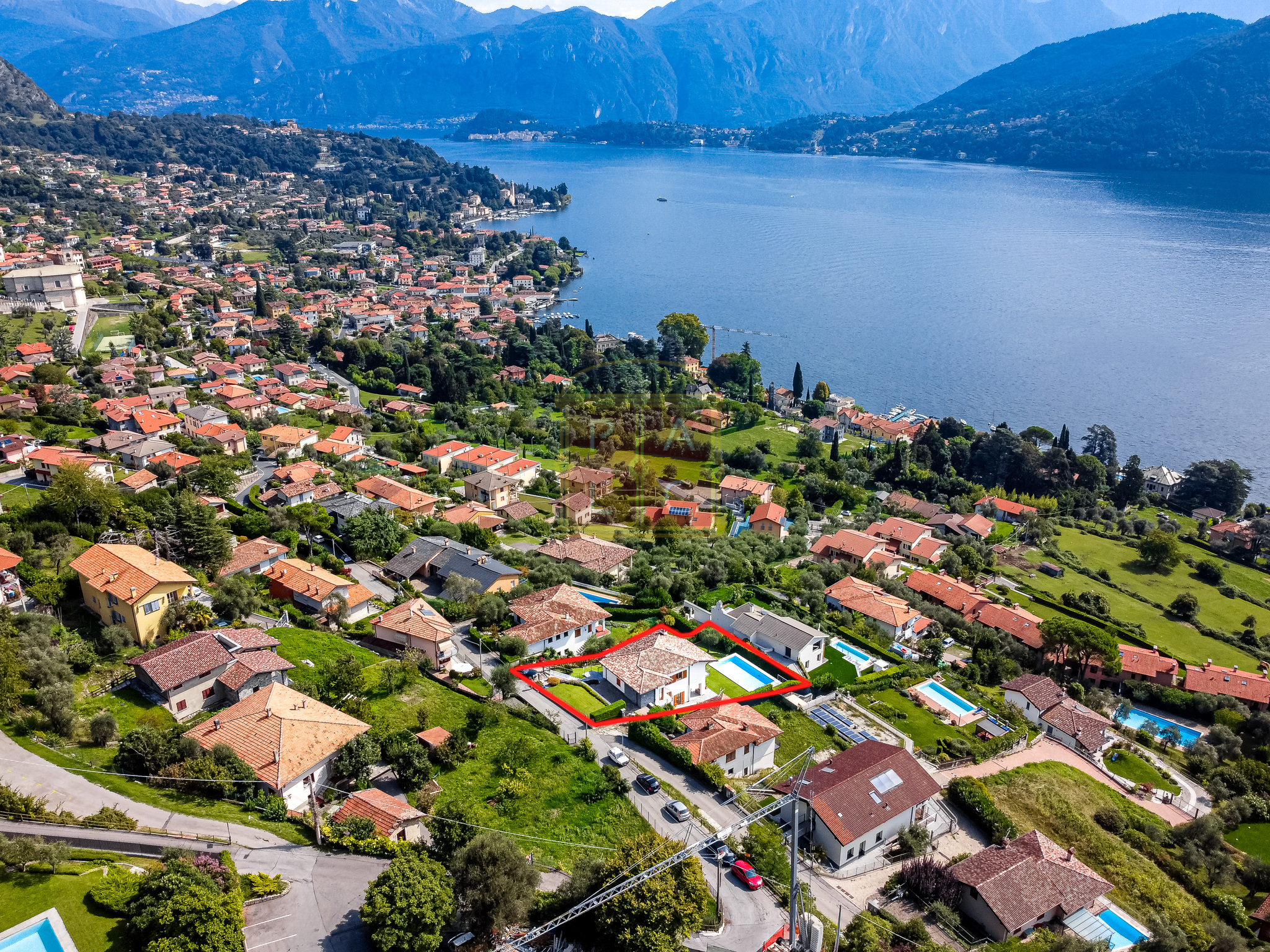 Moderne Villa mit Pool und herrlichem Blick auf den Comer See