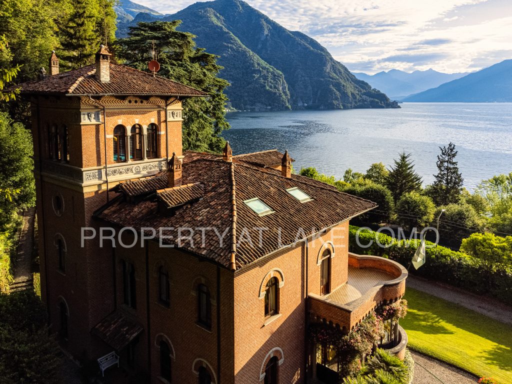 Luxury villa for sale on Lake Como with park and boathouse