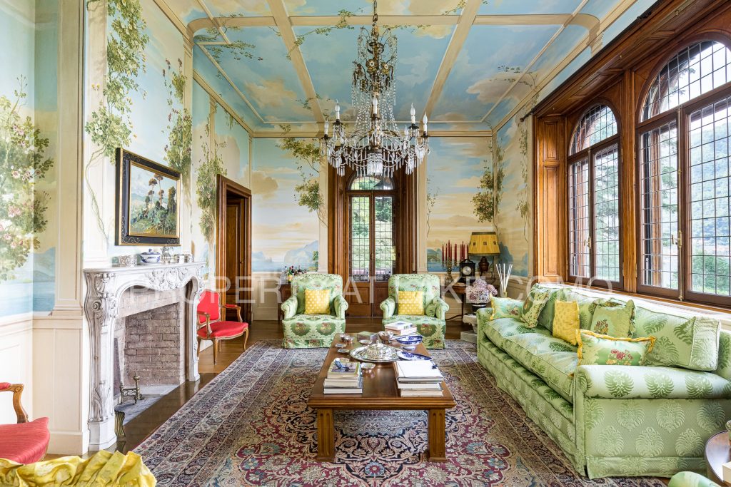 Sala elegante in Villa storica sul lago di Como