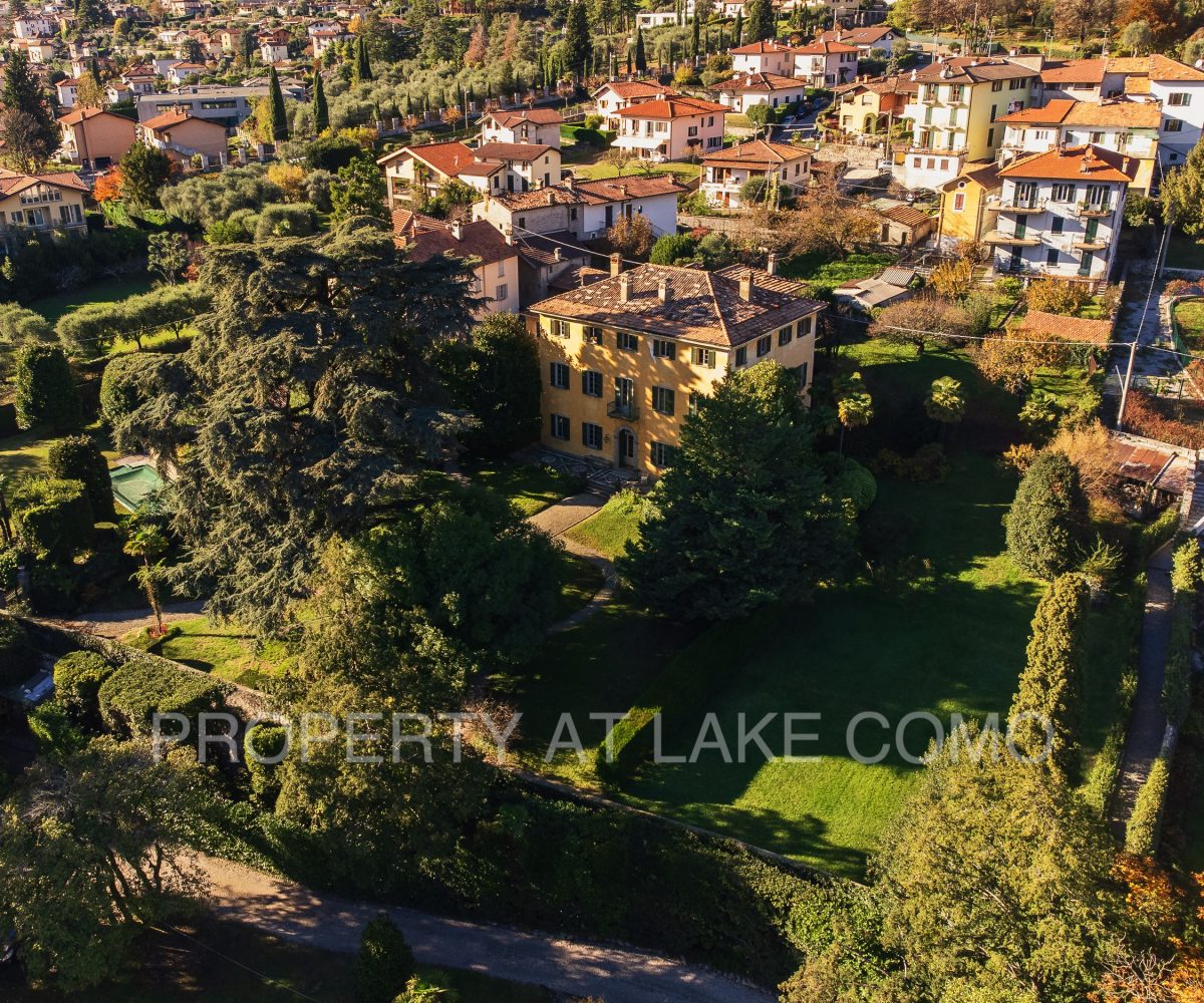Historic Villa Lake Como with park