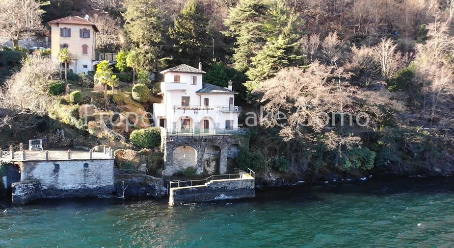 Einzigartige Villa am Wasser des Comer Sees – Eine Seltene Gelegenheit